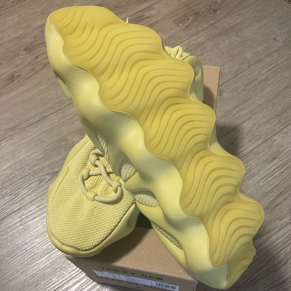 Yeezy 450 - Picture 3 of 6